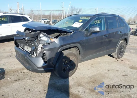 2021 Toyota Rav4 Xle z USA, uszkodzony, nr VIN 2T3P1RFV9MC144717
